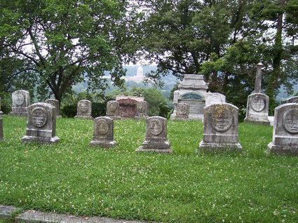 3TombstonesandCapitol[1]